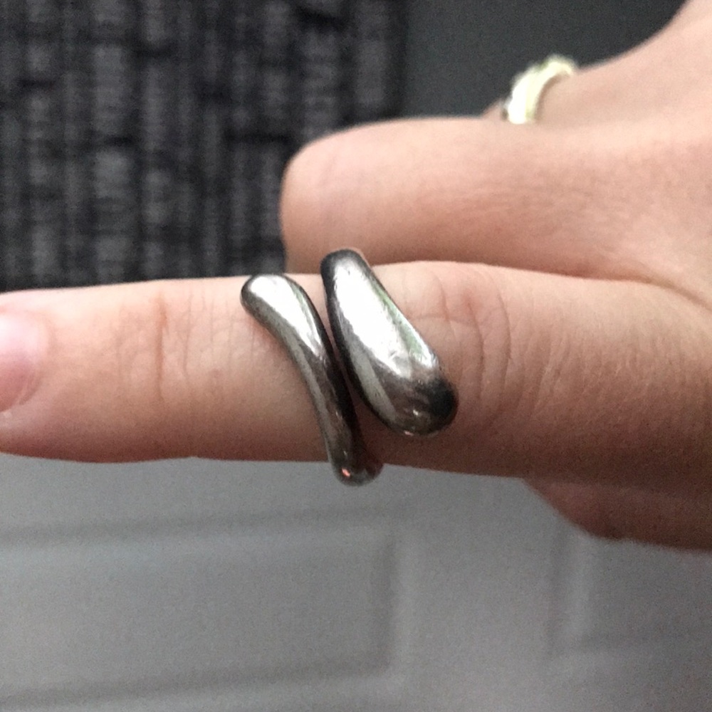 Authentic Tiffany Elsa Peretti Teardrop Ring - Picture 2 of 2